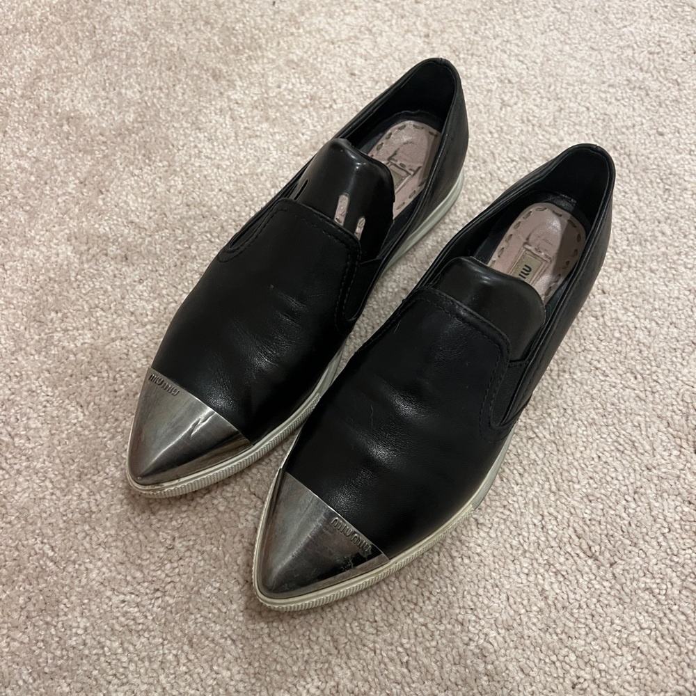Miumiu Cap-Toe pointy shoe